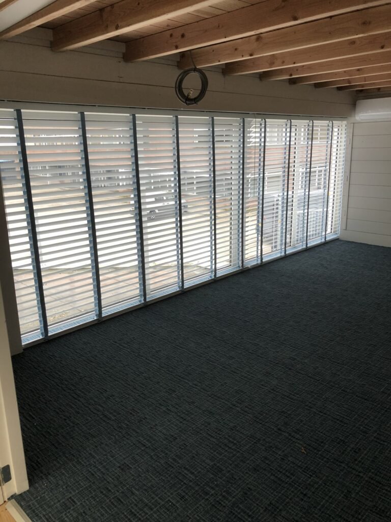 project stoffering Jaloezieën kantoor